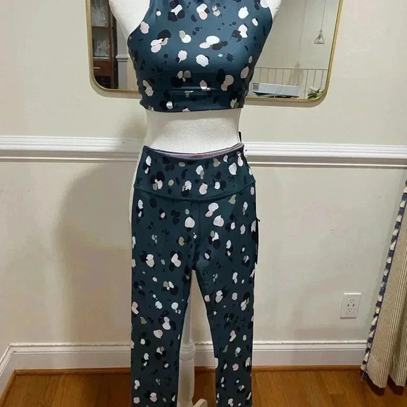 Wear it to Heart Active Wear Set Size Small NWT - Picture 2 of 7